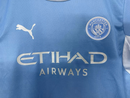JERSEY MANCHESTER CITY LOCAL 25/26 CONJUNTO INFANTIL
