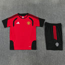 CONJUNTO MANCHESTER UNITED ENTRENAMIENTO ROJO 26/27 HOMBRE