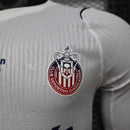 JERSEY CHIVAS DE GUADALAJARA VISITA 26/27 HOMBRE MANGA LARGA (VERSIÓN JUGADOR)